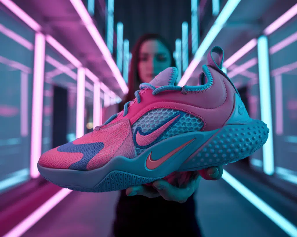 a photo of a futuristic sneaker held by H900JZu2TTakCd OZT1yyA hvWoA41dQvCkvVffLemoaw